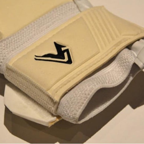 WHITE OUT GLOVE